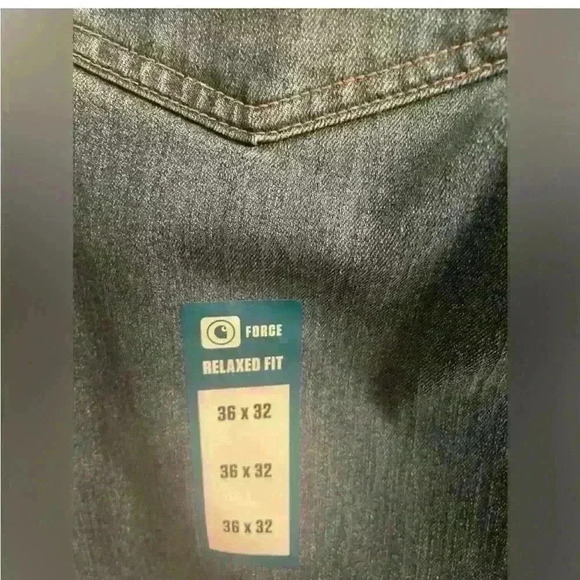 NWT Carhartt Men's Force
Relaxed Low Rise 5 Pocket Jeans.
Size 36" x 32" - Picture 5 of 5